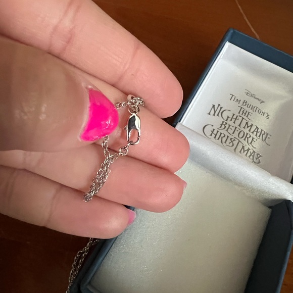 Bradford Exchange “An Enchanting nightmare” nightmare before Christmas necklace - Picture 6 of 8